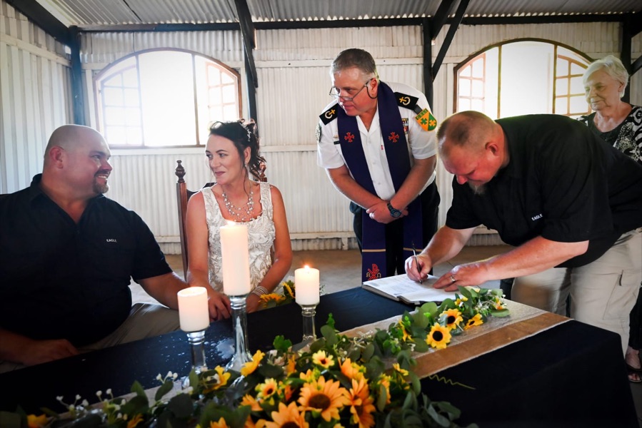 Wedding ceremony by Dr. Gerrit Rademeyer in Hazyview